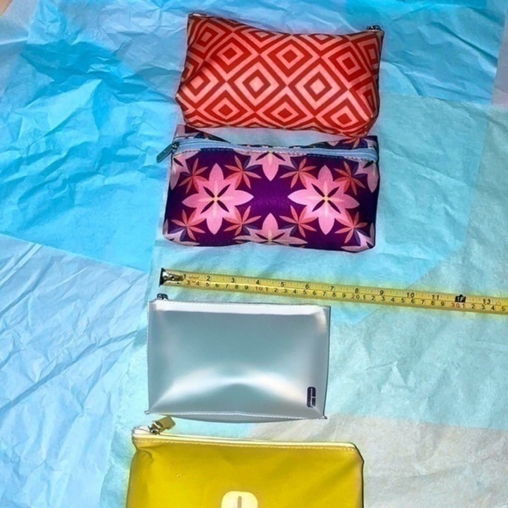Set of 4 Clinique make up cosmetic pouch travel toiletries bag w/ zip closure - Picture 4 of 16
